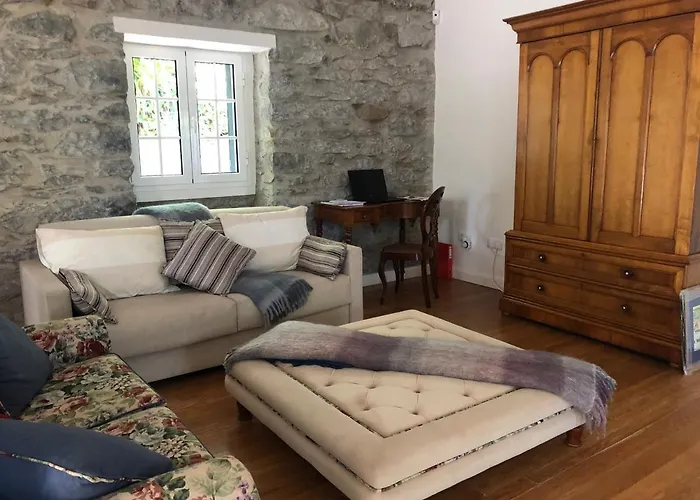 Quintinha De Palmyra Camacha (Madeira)